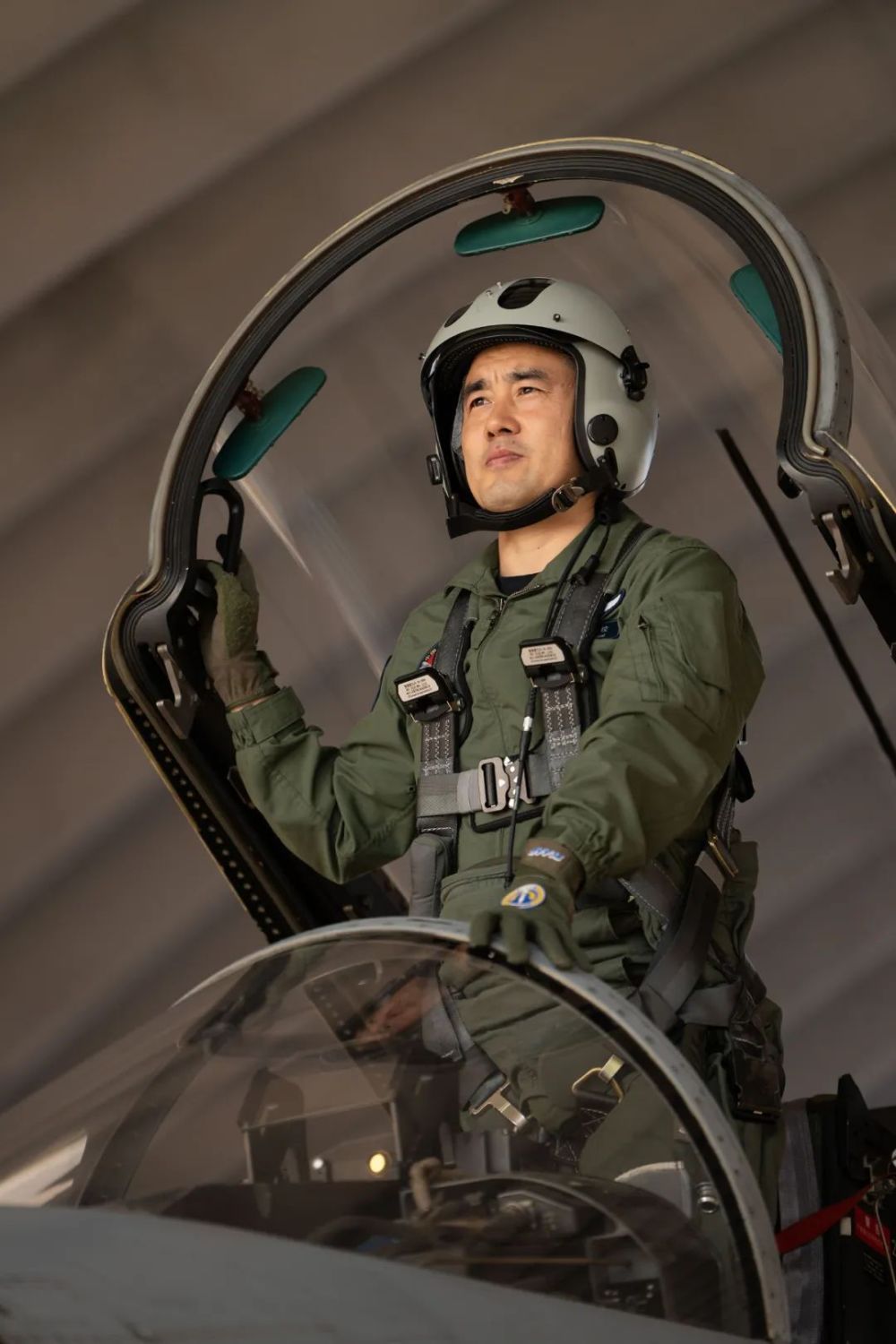 一级飞行员白振兴:奋飞3000多小时的"猛龙"教官_腾讯新闻