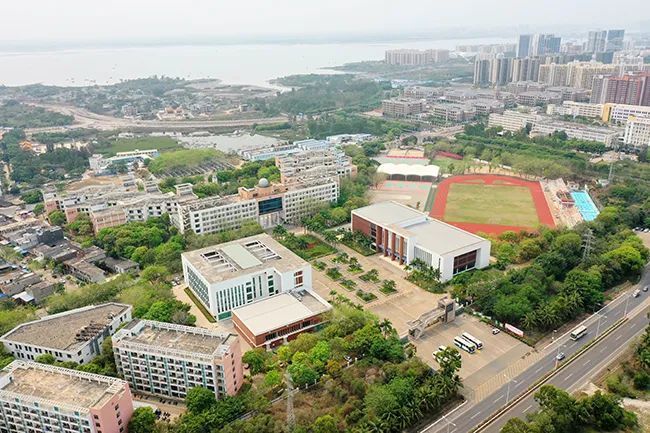 儋州教育巡礼海南省洋浦中学教学德育两手抓促进教育质量上新台阶