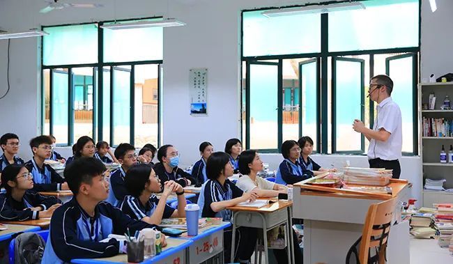 儋州教育巡礼海南省洋浦中学教学德育两手抓促进教育质量上新台阶