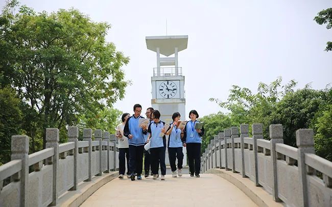 儋州教育巡礼海南省洋浦中学教学德育两手抓促进教育质量上新台阶