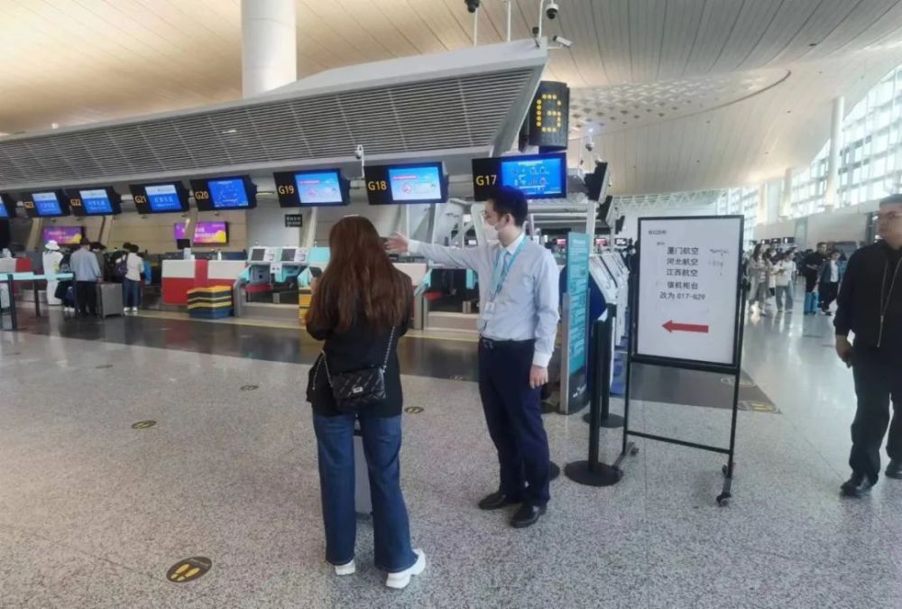 萧山机场突现大量浓烟t3航站楼h岛暂停使用旅客行李提取处全是水