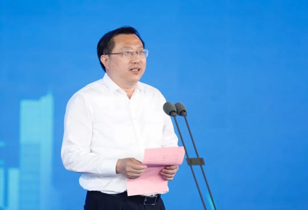 重庆市发改委副主任赵宝权,铜梁区委书记谭庆,海辰储能联合创始人,总