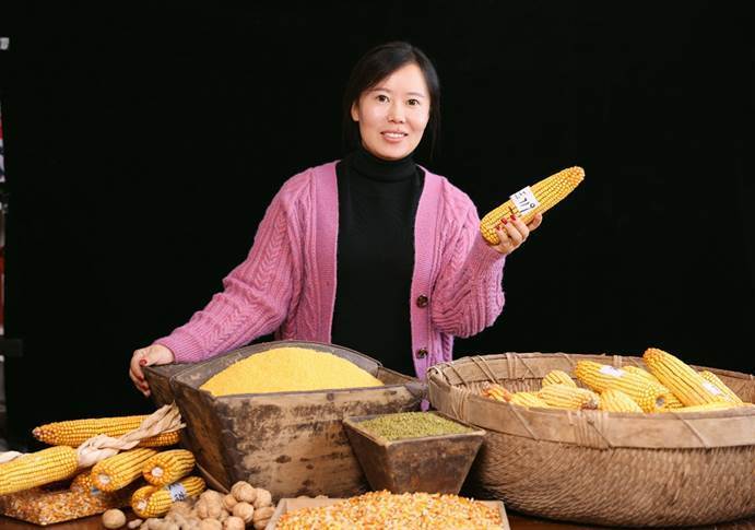 专门销售农业相关的必需品,随后她又借"繁峙黄米"认证为地理标志产品