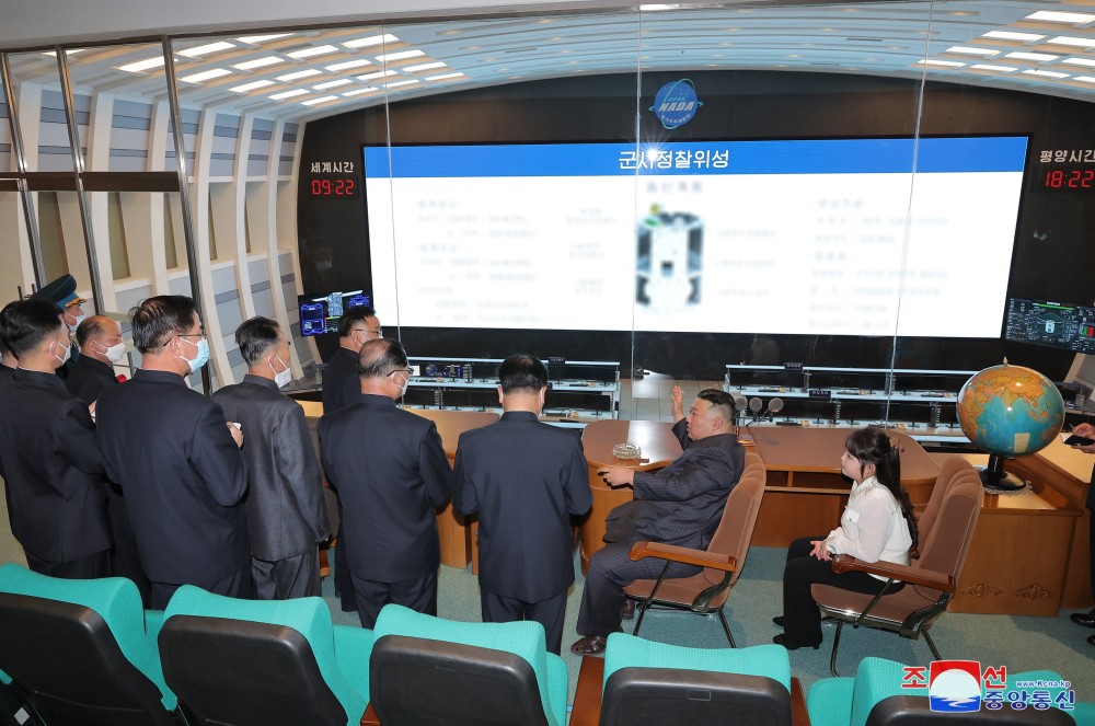 金正恩视察朝鲜国家宇宙开发局，要求按期发射“军事侦查卫星1号”