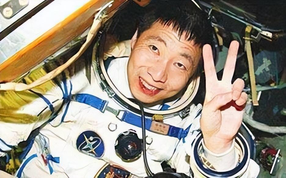 杨利伟曾在太空听到神秘“敲门声”，13年后，专家终于找到答案_腾讯新闻