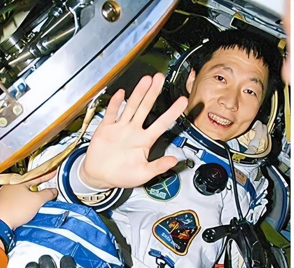 杨利伟曾在太空听到神秘“敲门声”，13年后，专家终于找到答案_腾讯新闻