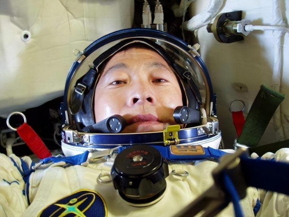 杨利伟曾在太空听到神秘“敲门声”，13年后，专家终于找到答案_腾讯新闻