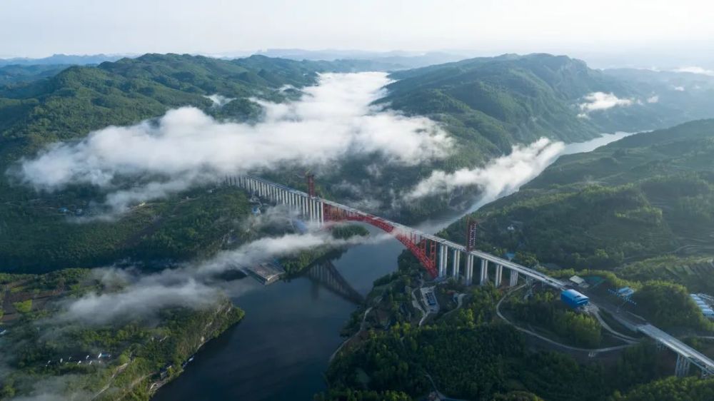 航拍带你俯瞰德余高速乌江特大桥_腾讯新闻