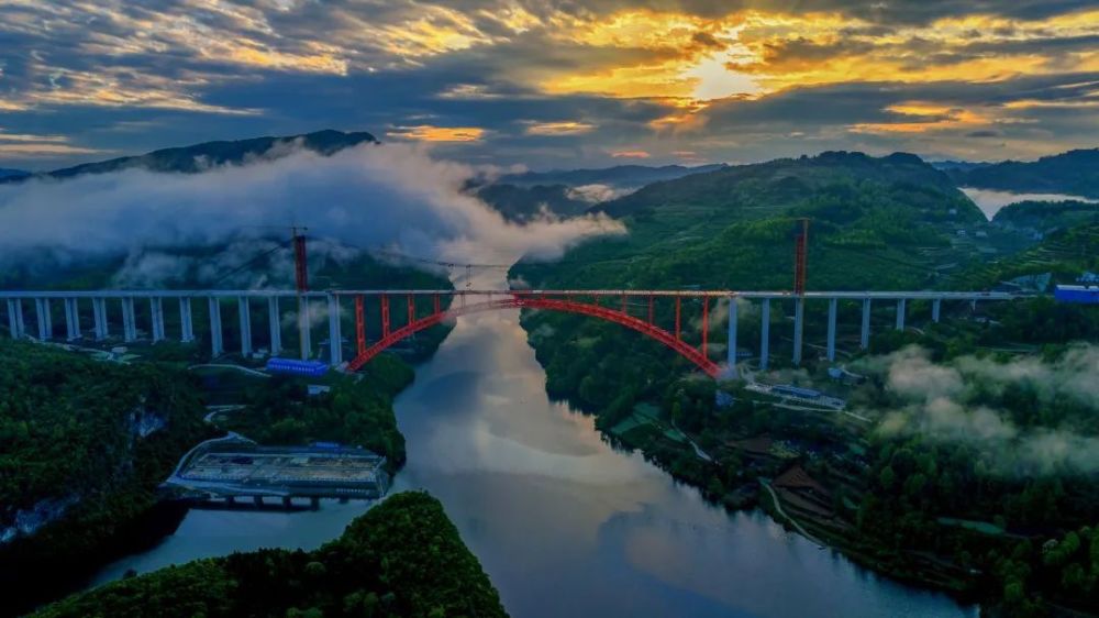 航拍带你俯瞰德余高速乌江特大桥_腾讯新闻