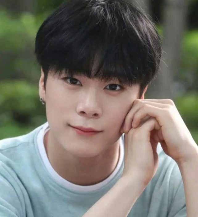 据悉,文彬于2016年以男团astro出道,在队内担任主舞和副主唱,其妹妹是