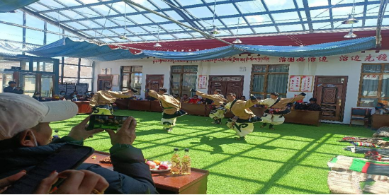 (巴青乡改恰卡村)(杂色镇梅帕塘村)近日,巴青县各乡(镇),村(社区)正如