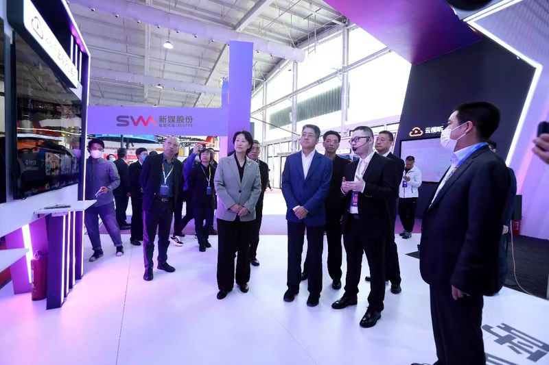 “灵控桌面”亮相CCBN 2023，雷鸟科技助力智能电视体验升级_腾讯新闻