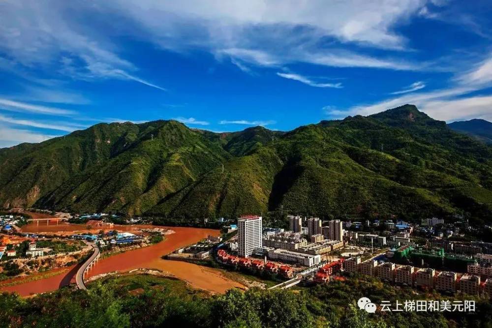 元阳县南沙镇常青路双龙酒店片区违章建筑被拆除获市民点赞