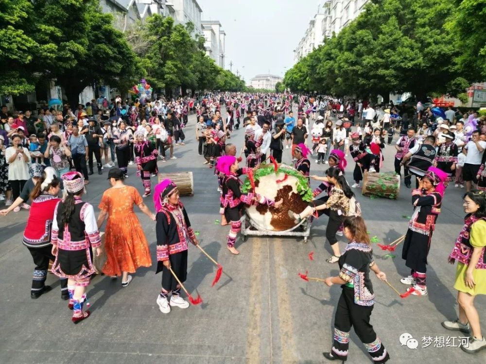 红河县万人乐作舞美美与共舞出大同红河美