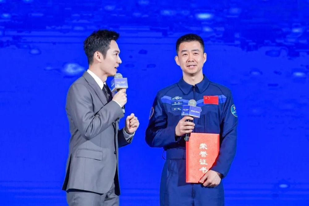 2023年中国航天公益形象大使正式亮相!_腾讯新闻