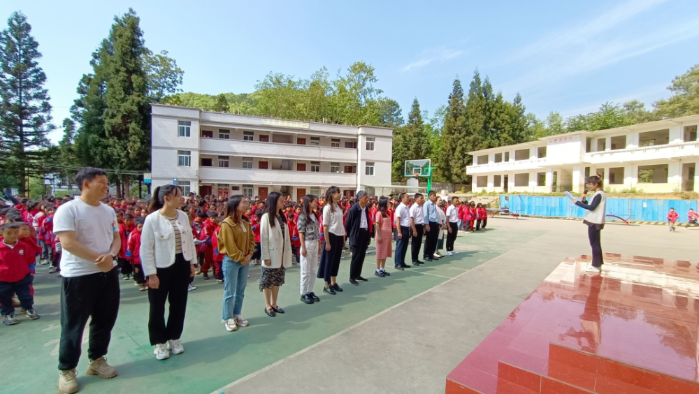 (李江)钟山区木果镇盘雄小学06钟山区木果镇蒿枝学校开展了以"阅读新