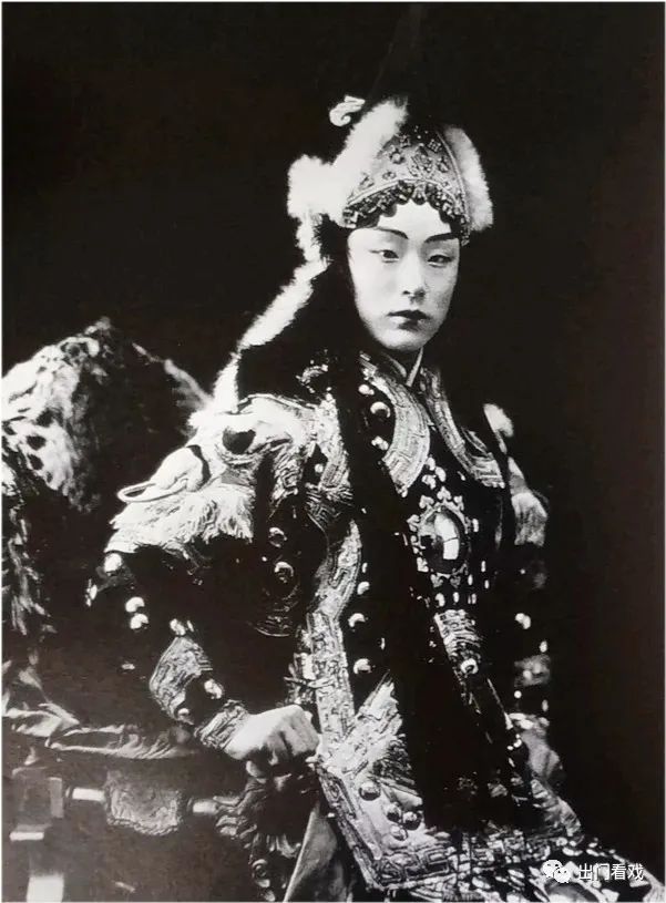 《秦良玉》尚小云,名德泉,宁绮霞,汉军旗籍人,为平南王后裔.