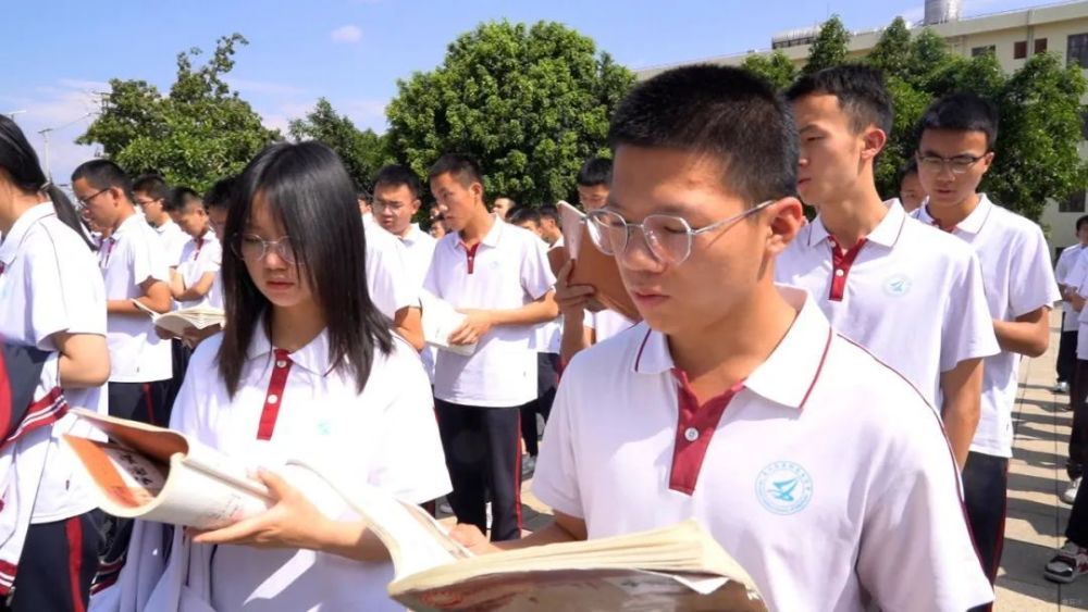 书香宾川2000师生诵读赤壁赋品味经典魅力