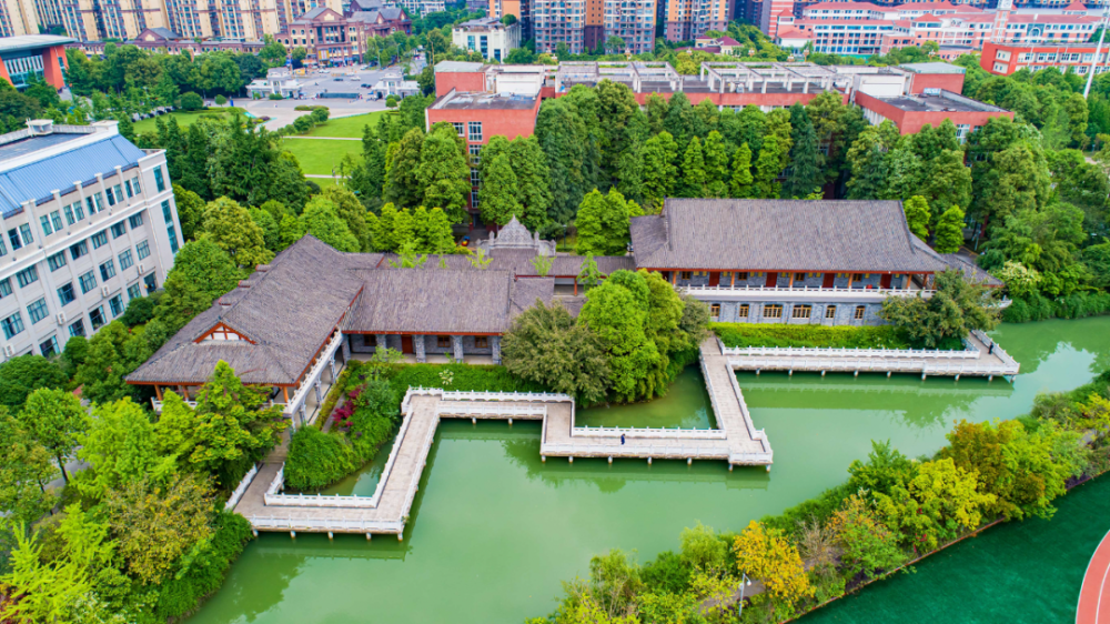 成都工业学院校区图片