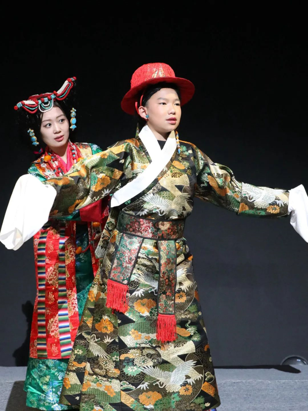 的《顿月顿珠》剧目是西藏自治区藏剧团打造的西藏首部少儿舞台剧藏戏