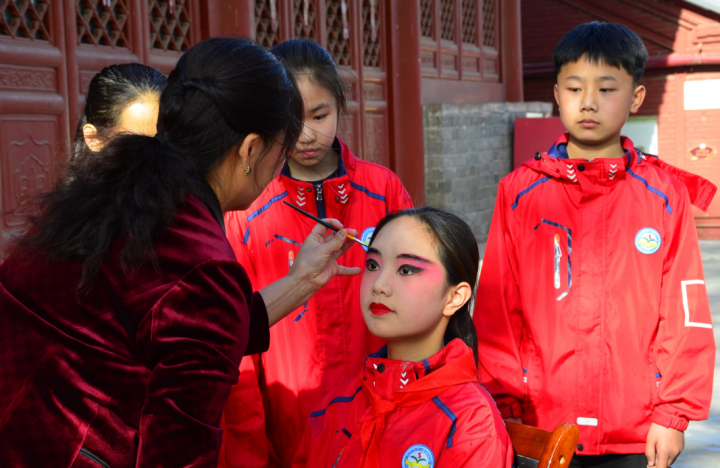 定兴县:戏曲进校园 国粹共传承_腾讯新闻