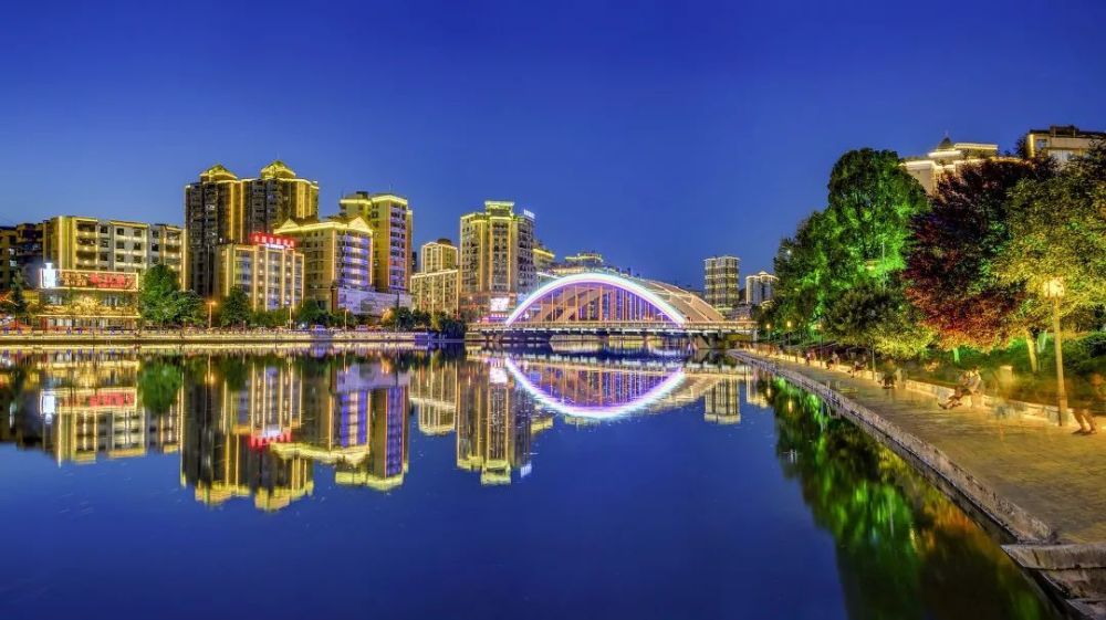 增发118班次都匀公交助力五一出行