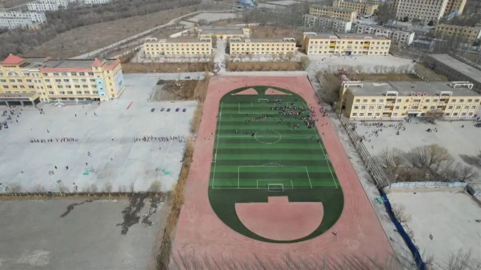 "现在能在学校里喝到甜的水了."——新疆克州乌恰县实验中学