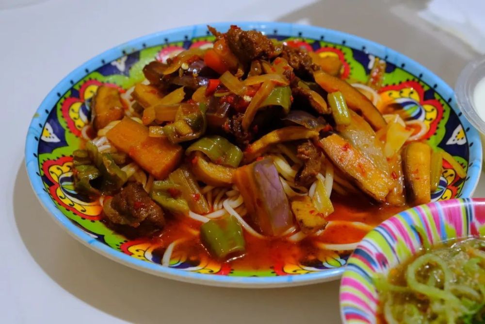 伊子哈尔茄子拉面(茄子拉面番茄味道浓郁,干煸炒面也好吃)羊村小馆(吃