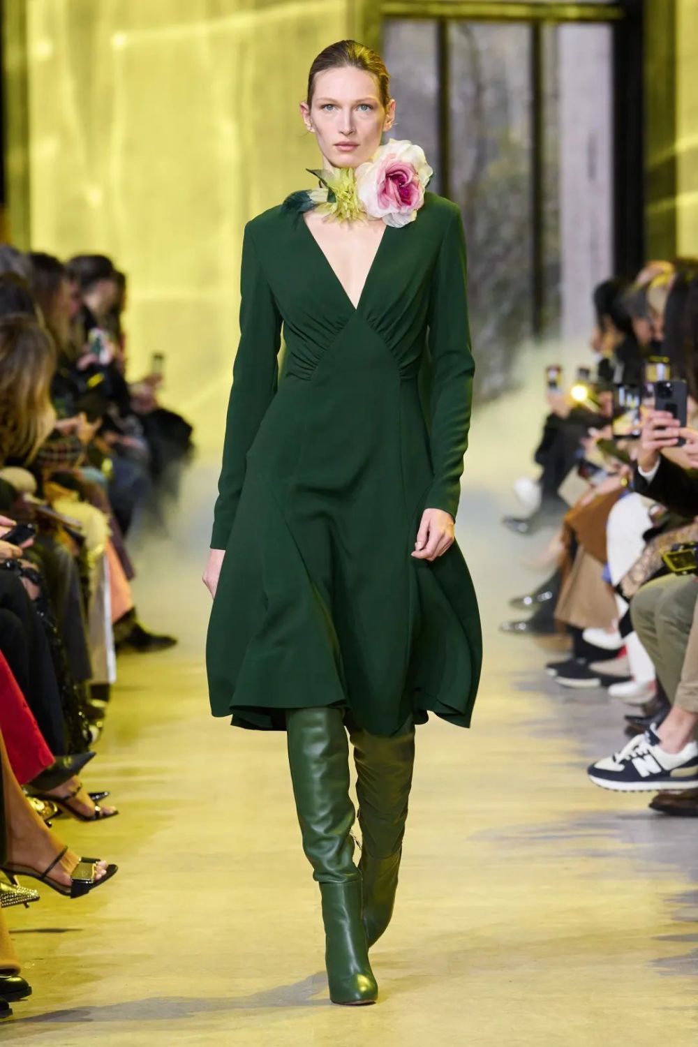 流行色|2023秋冬女装流行宝石色,太高级,太好看了～_腾讯新闻