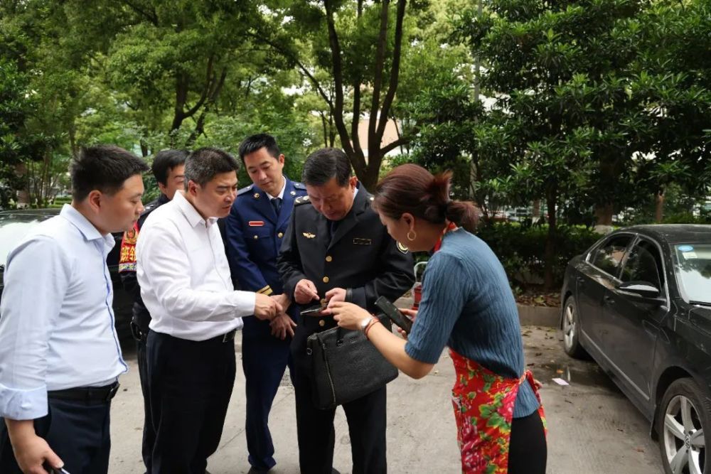 孙小雄带队以四不两直方式到鄞州区开展平安暗访检查