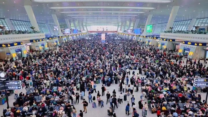 超700万人正在涌入杭州，地铁客流创前史新高