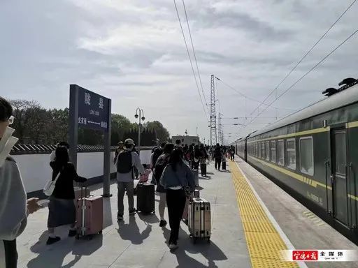 陇县火车站恢复客运业务_腾讯新闻