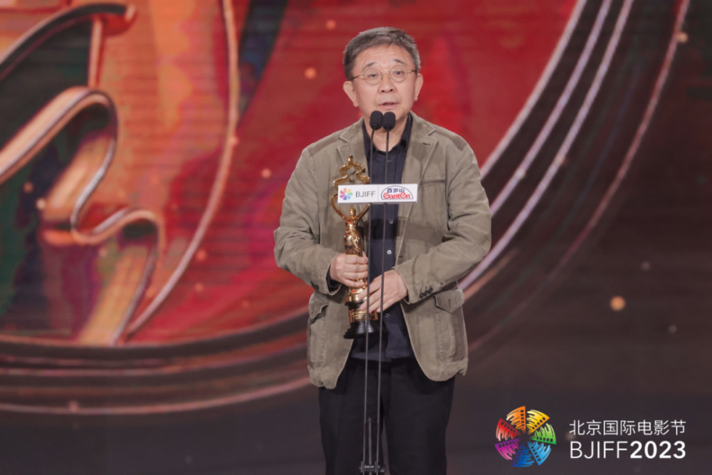 苏有朋,芦苇颁发最佳编剧奖朴松日(《白塔之光》)获得最佳摄影奖萍