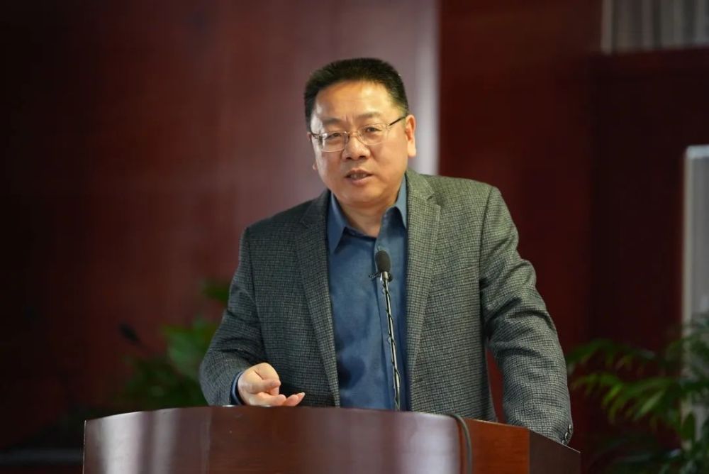 智慧思考管理 积极开拓创新2020年5月,钟杨到娄山中学任职校长.