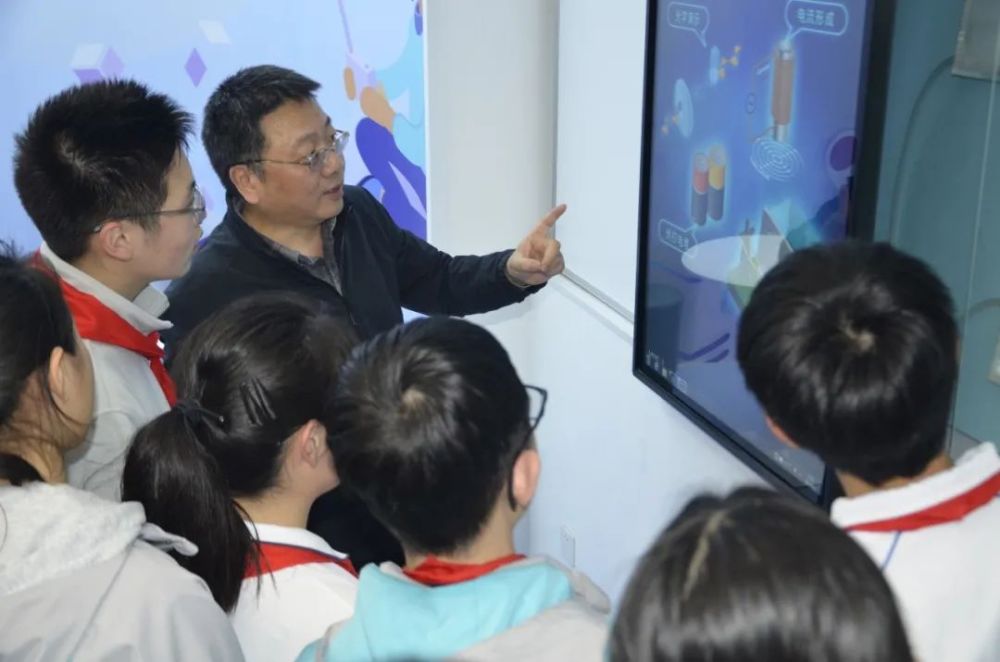 钟杨上海市首届最美校长