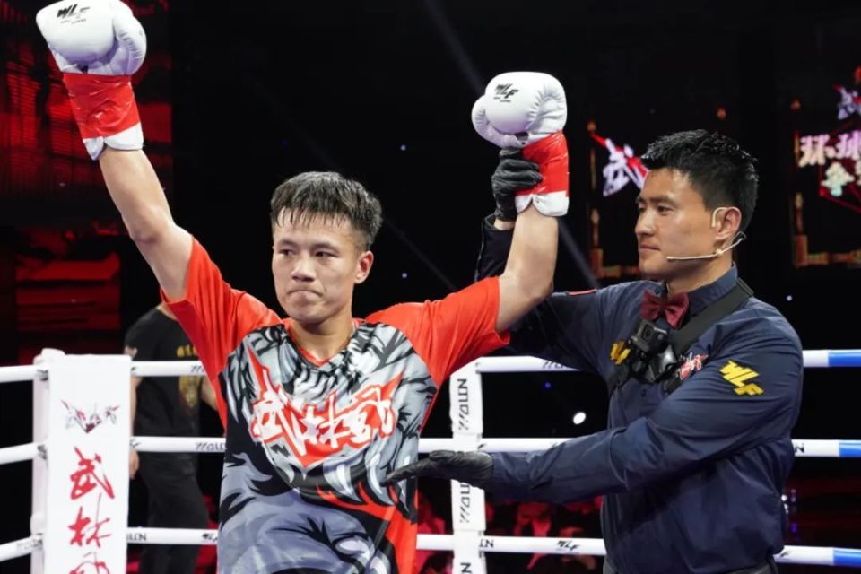 杨明誓夺金腰带，朝久不愿铩羽归_腾讯新闻
