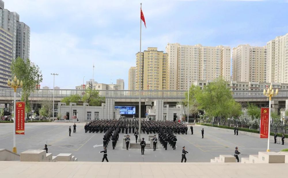 新疆公安厅举行五一国际劳动节升国旗仪式