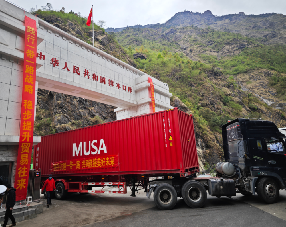 西藏樟木口岸正式恢复双向货通_腾讯新闻