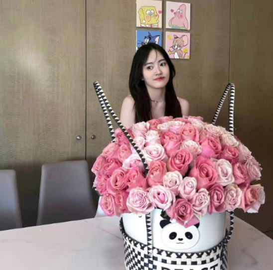 【每日一撸】theshy回应是否找中国女朋友;bin哥和g2上单合影_腾讯