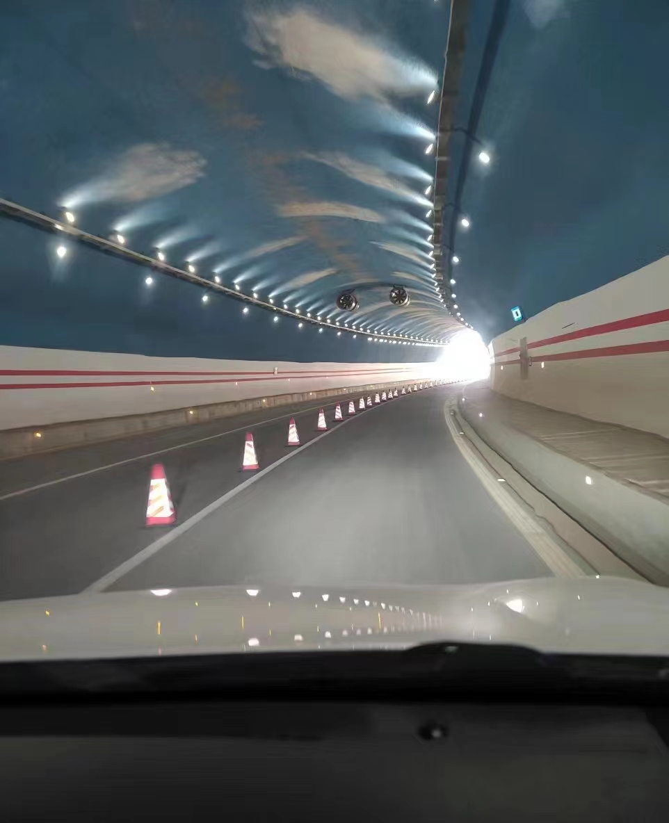 海东双月街黄龙山隧道可临时通行_腾讯新闻