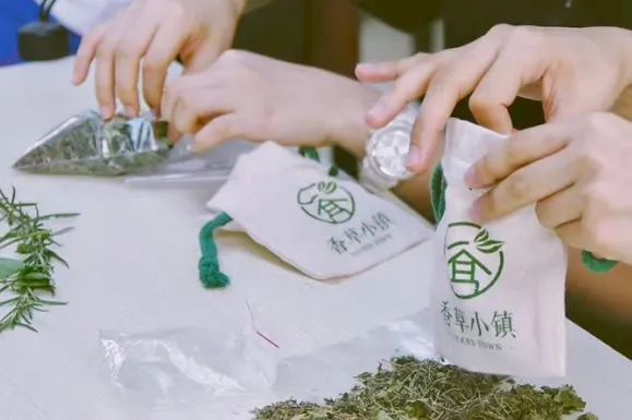 diy制作香包园区新鲜采摘现泡香草花茶宅梧香草地景区举办植物栽培与