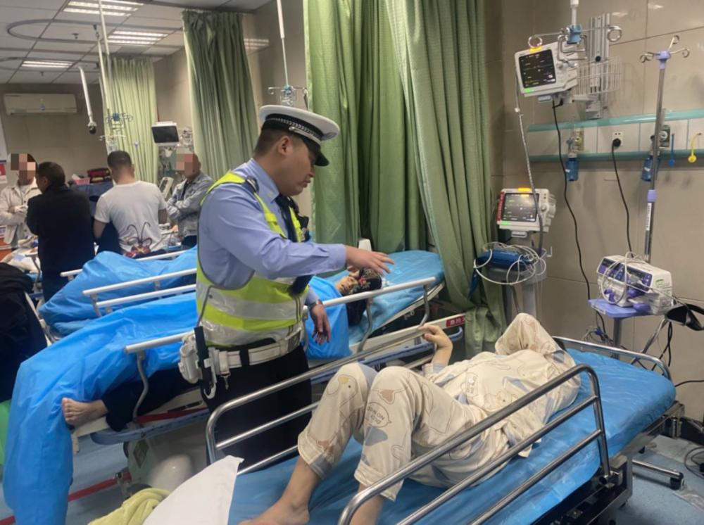 正逢五一！仅用6分钟！孕妇临产出血情况紧急，贵州交警开道护送｜五一我在岗_腾讯新闻