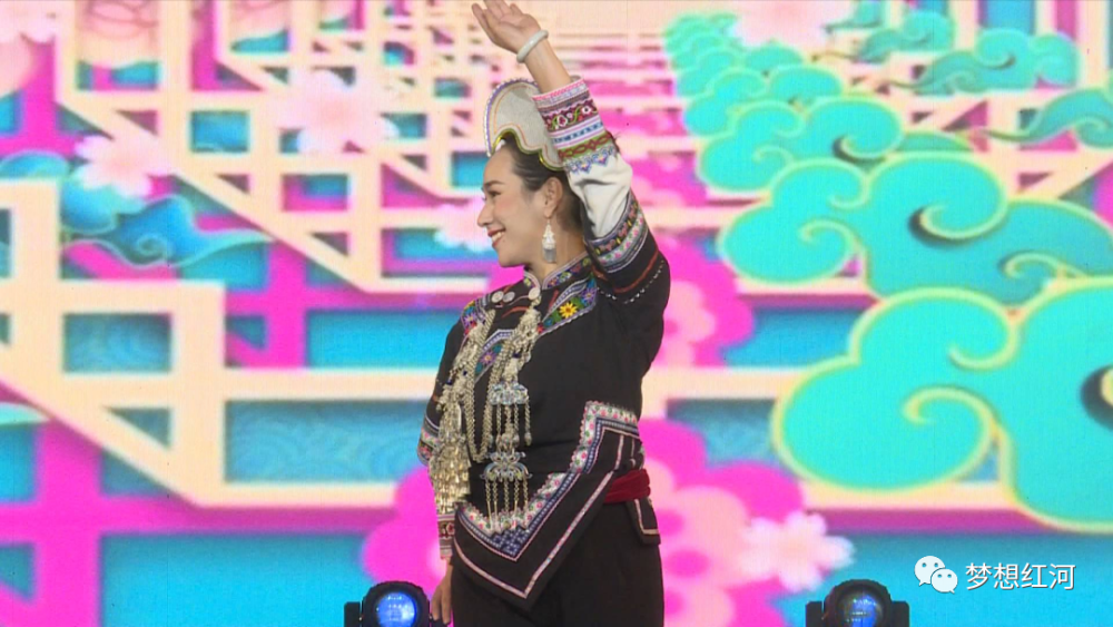 红河县民族服装t台秀秀出最炫民族风
