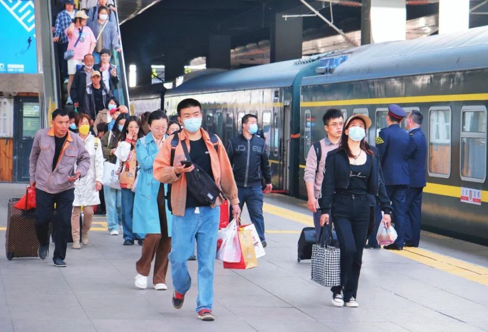 创新高！“五一”假期北京局集团公司共计发送旅客1125万人次