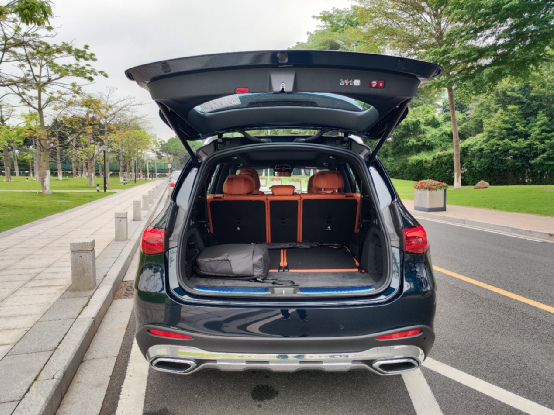 0t 9at 7座,同级燃油suv的天花板——试驾全新一代奔驰glc l_腾讯新闻