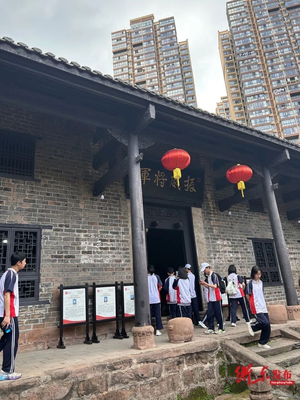 学生爱国主义情感,5月4日,衡东县杨山实验中学组织学生赴衡阳智造谷
