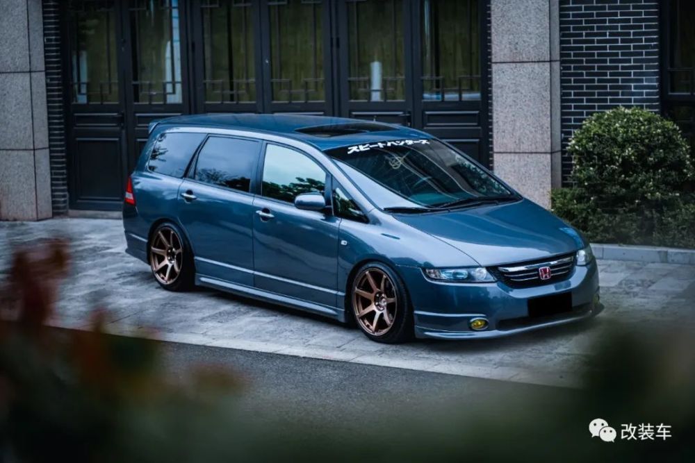 改装一辆姿态风的本田奥德赛,只为方便家人乘坐