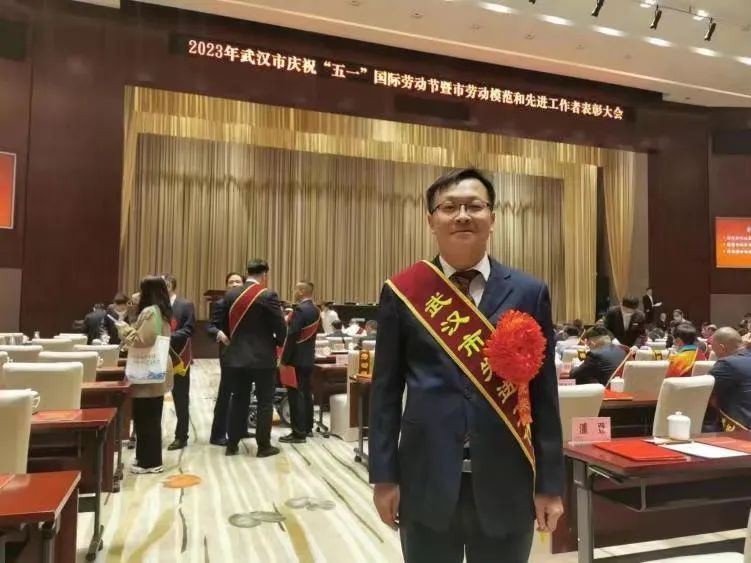 洪山人物｜“武汉市先进工作者”王华伟：守护人民生命健康的“急先锋”_腾讯新闻