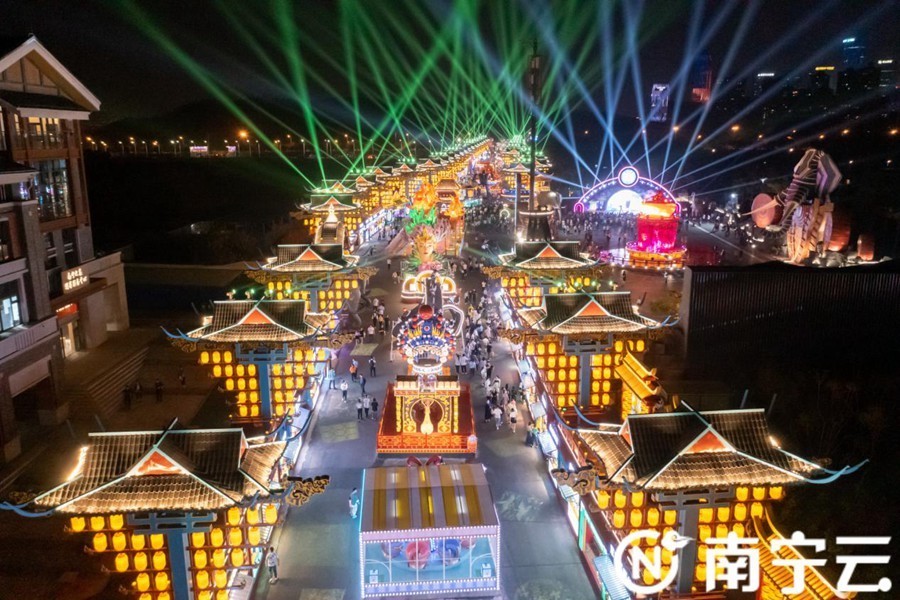 南宁：“护航”发展夜经济 聚力打造“新引擎”_腾讯新闻