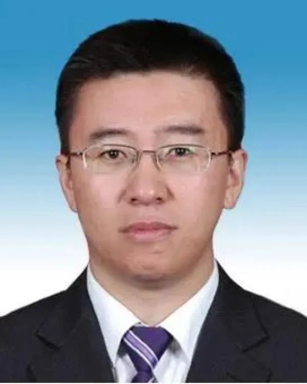 4月5日,冯伟出现在青岛市委组织部公布的干部任前公示名单中,拟进一步